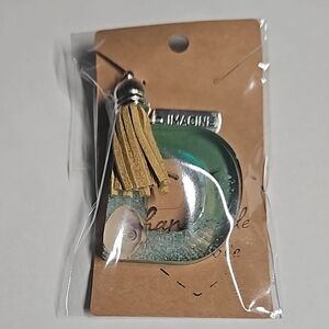 🟠Handmade!!  Beach Themed Resin Keychain Letter "D"🟠